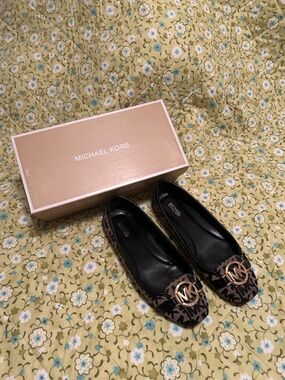 New Michael Kors Flats size 7.5